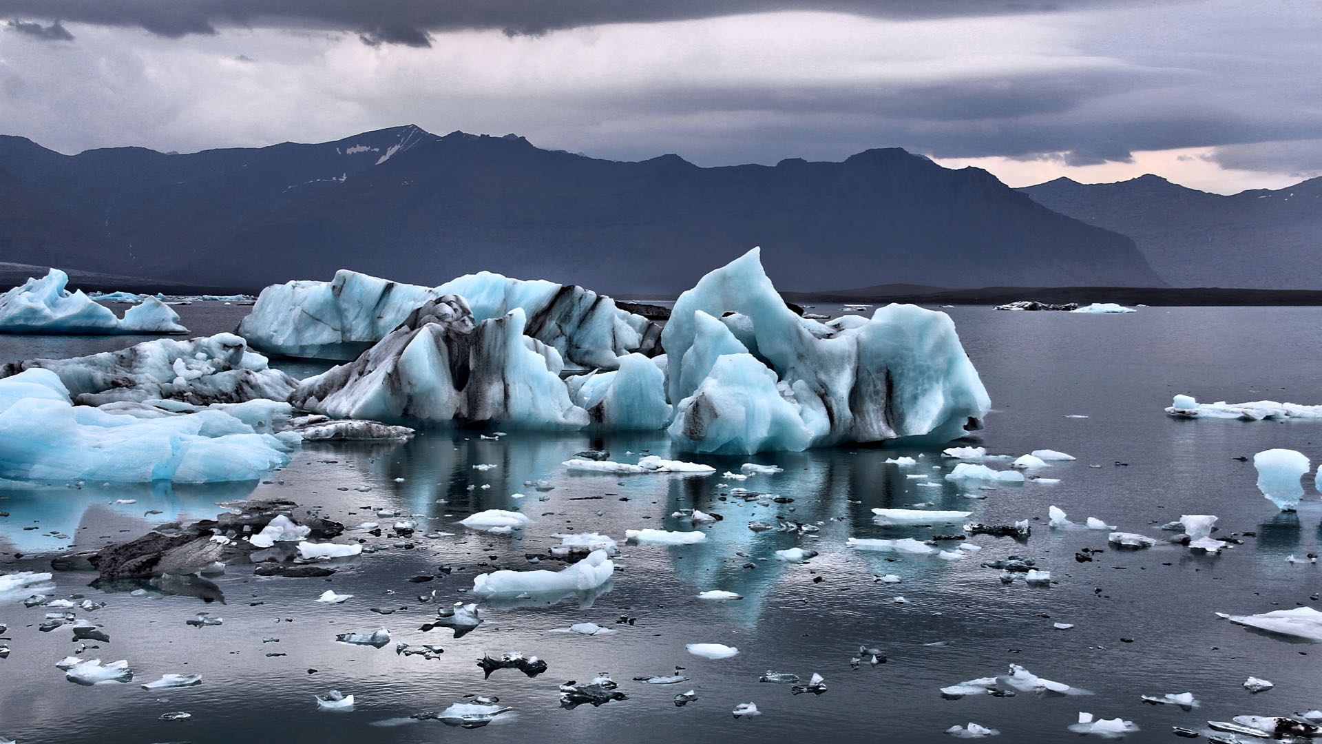 Jökulsárlón glacier lagoon Iceland